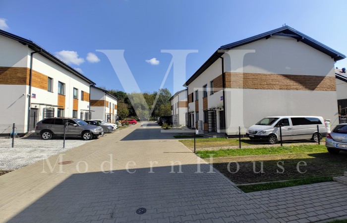 mazowieckie, wołomiński, Segment z Ogródkiem i 2 Miejscami Postojowymi | 5 Pokoi | Marki