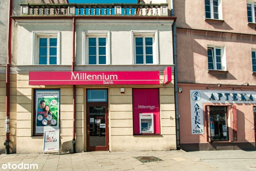 Lublin, pl. Zamkowy, Lokale handlowe w parterze budynku mieszkalnego