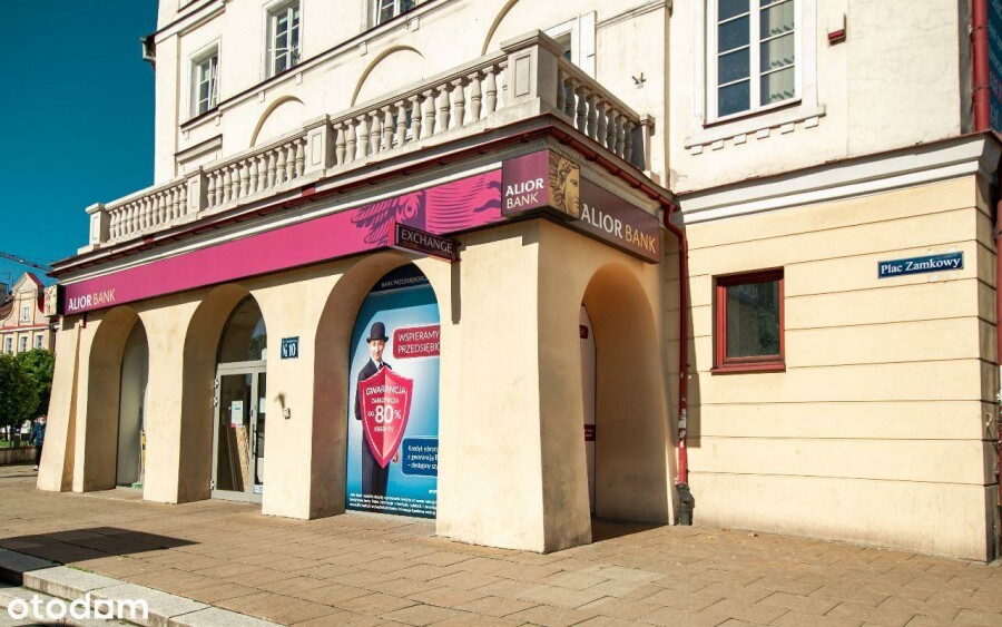 Lublin, pl. Zamkowy, Lokale handlowe w parterze budynku mieszkalnego