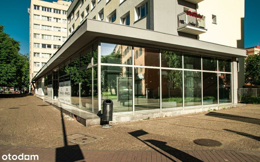 Szczecin, Ludomiła Rayskiego, Lokal handlowy w parterze budynku mieszkalnego