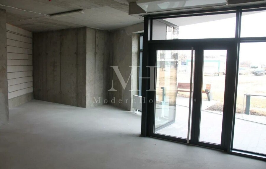 Warszawa, Ostrobramska, Świetny 60m2 Lokal Usługowy na Gocławiu z wysokimi Sufitamii i Witryną.