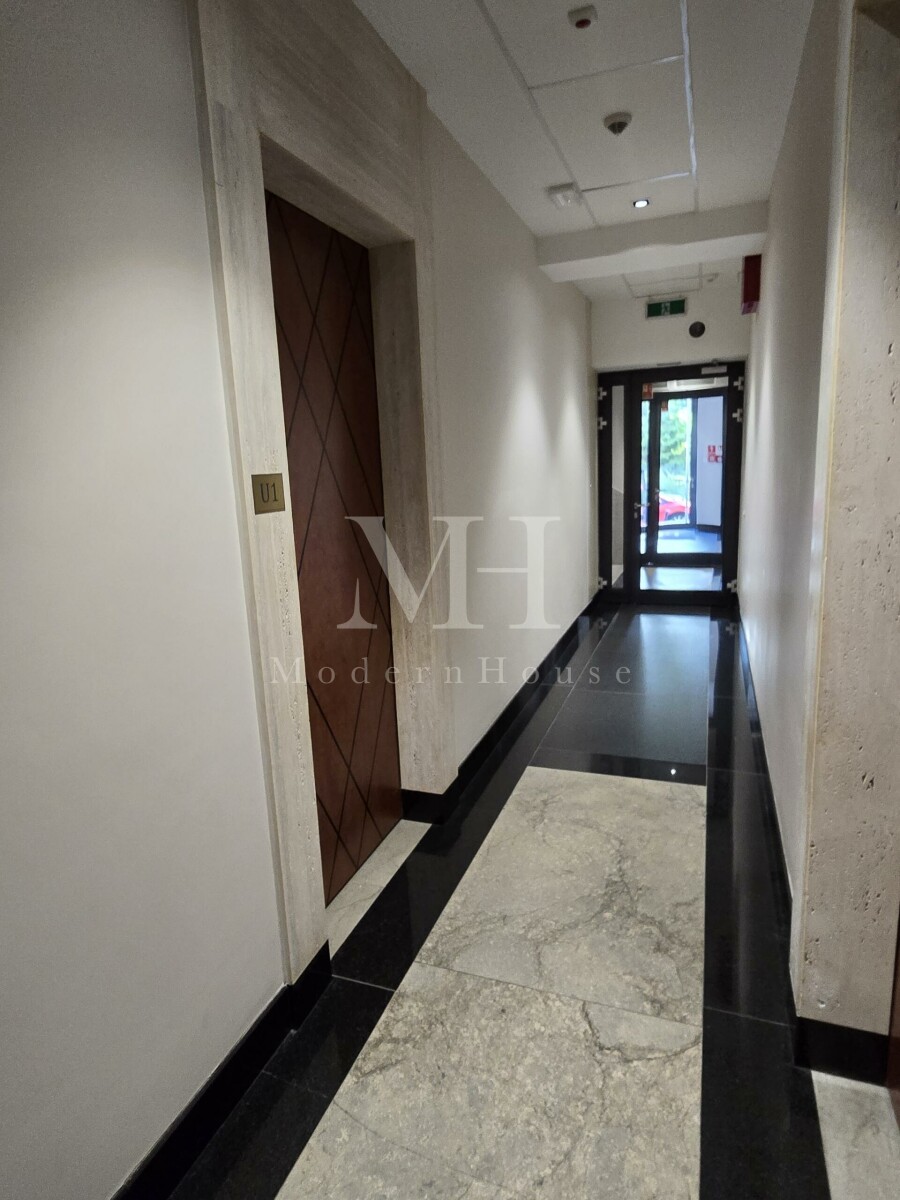 Warszawa, IDEALNY LOKAL USŁUGOWY Z DUŻYMI WITRYNAMI NA PARTERZE, SIELCE.