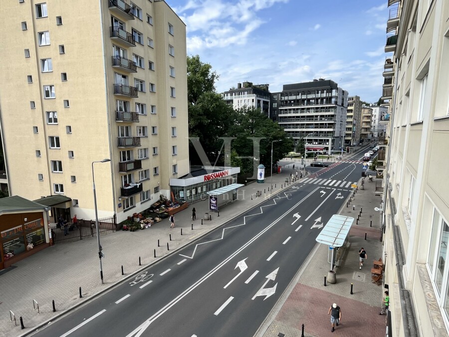 Warszawa, Lokal Usługowy / Mieszkalny w Sercu Warszawy