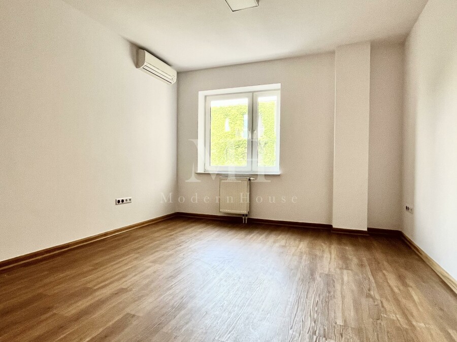 Warszawa, Lokal Usługowy / Mieszkalny w Sercu Warszawy