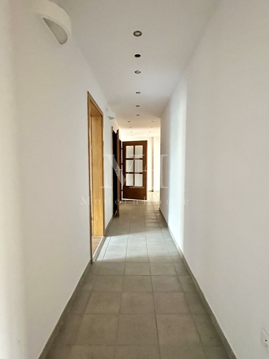 Warszawa, Lokal Usługowy / Mieszkalny w Sercu Warszawy