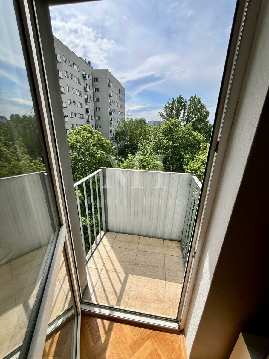 Warszawa, Władysława Broniewskiego, Widok na zieleń, słońce i potencjał – 3 pokoje na prestiżowych Sadach Żoliborskich