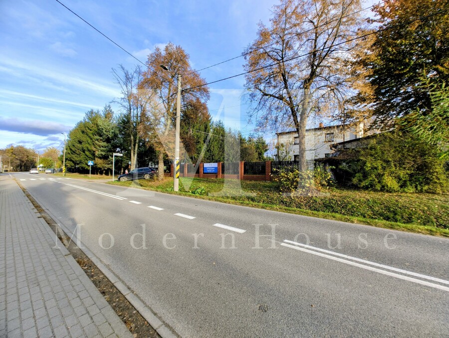 warszawski zachodni, Leszno, Wyględy, Osiedlowa, Solidny dom z cegły na dużej działce – blisko Warszawy