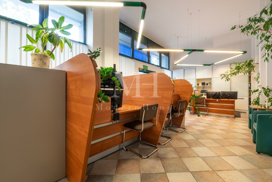 Warszawa, Gotowy lokal usługowy | Duże witryny | 4 m wysokości | Wąwozowa 32