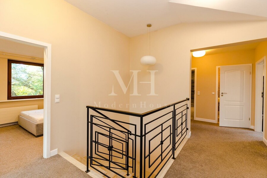 Warszawa, Karmazynowa, Dom 254 m² | Działka 663 m² | 6 pokoi | Garaż 2 auta | Ursynów