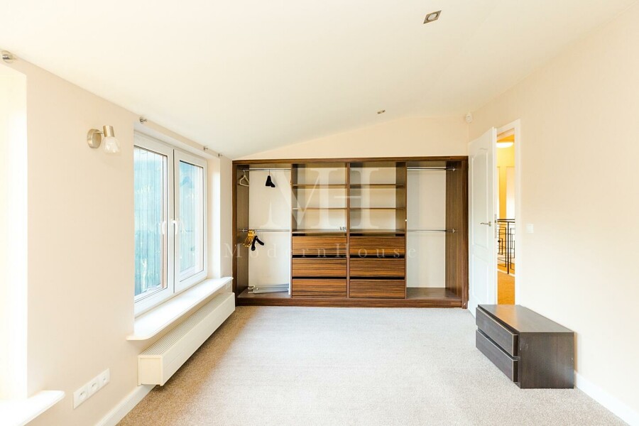 Warszawa, Karmazynowa, Dom 254 m² | Działka 663 m² | 6 pokoi | Garaż 2 auta | Ursynów