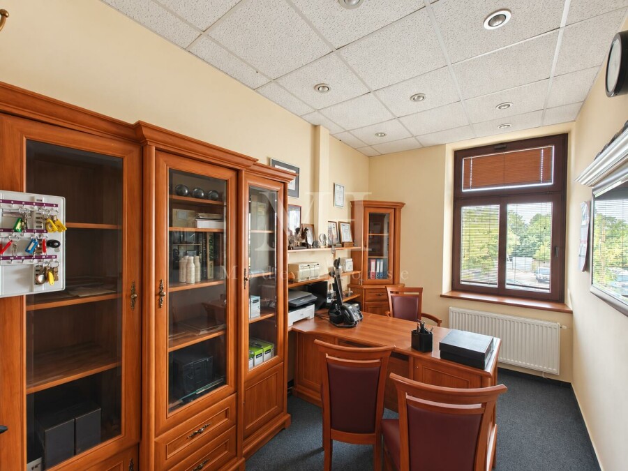 Warszawa, Widoczna, „Budynek biurowy 648 m² – siedziba firmy przy SKM Wawer (praktyczny)”